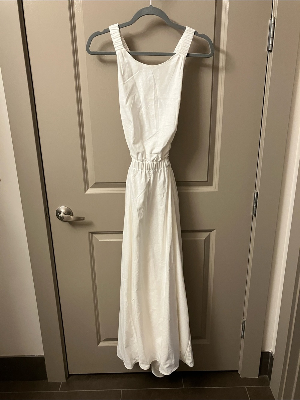 Elegant White Sleeveless Maxi Dress with Gathered Waist
